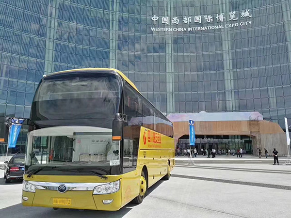 成都包车成都包大巴车
